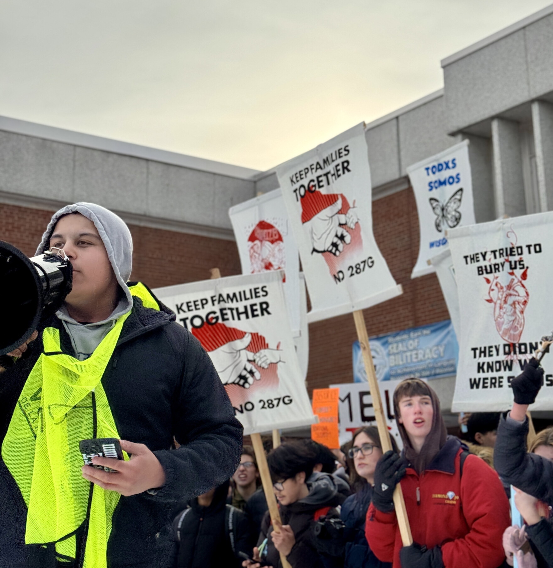 Milwaukee high school students walk out of school to protest ICE ...