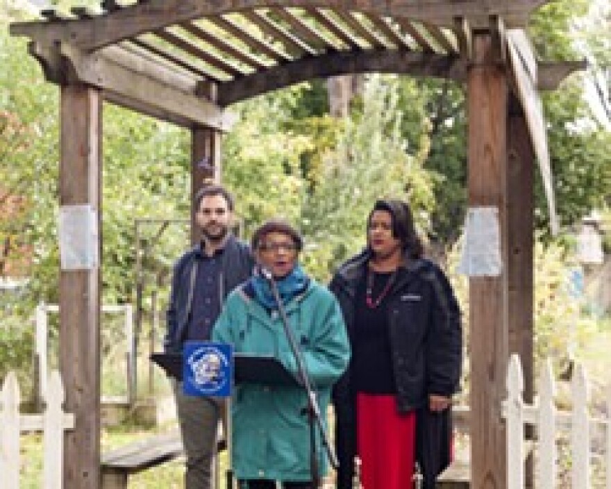Ann Culbreth, co-manager of the South Wedge Victory Gardens, talks about the benefits of longer-term permits for community gardens. With her is City Council member Mitch Gruber, left, and City Department of Recreation and Youth Services Commissioner Daniele Lyman-Torres, right.
