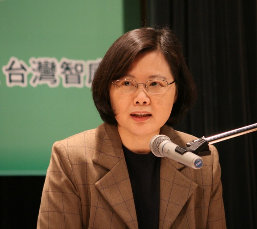 Tsai_Ing-wen_2009_wikipedia.jpg