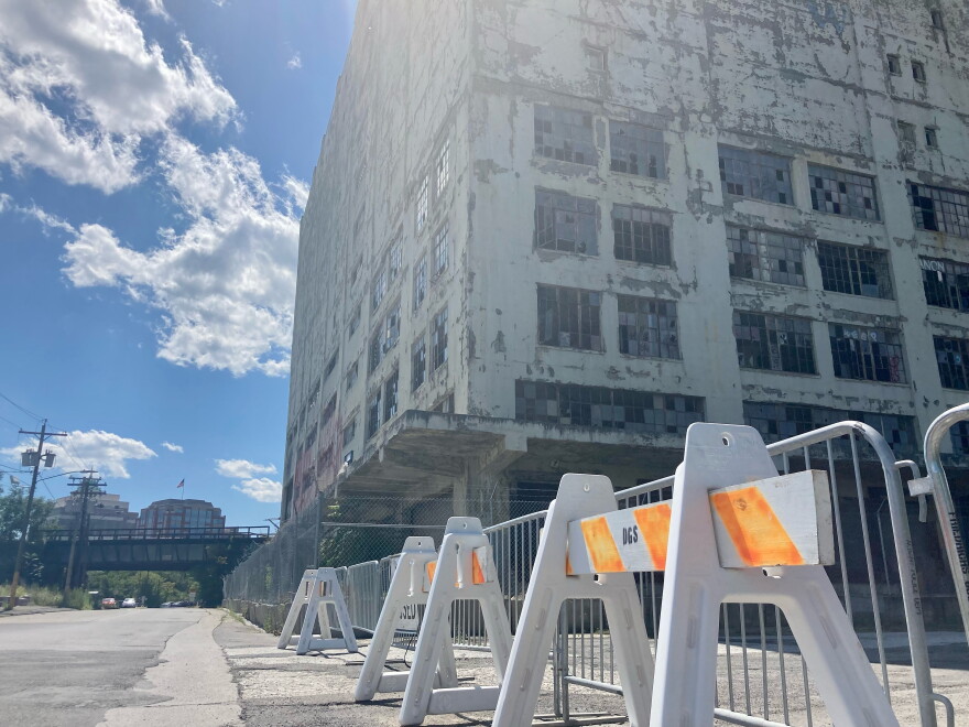 If you've never seen it, the Central Warehouse is REALLY UGLY. It's a massive, 11-story concrete slab with peeling paint and broken windows. At least it's sunny in this photo, I guess?