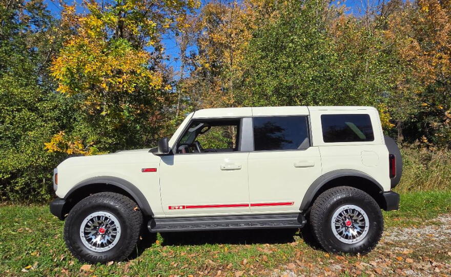 2026 Ford Bronco Outer Banks 4-door 4x4 badge profile