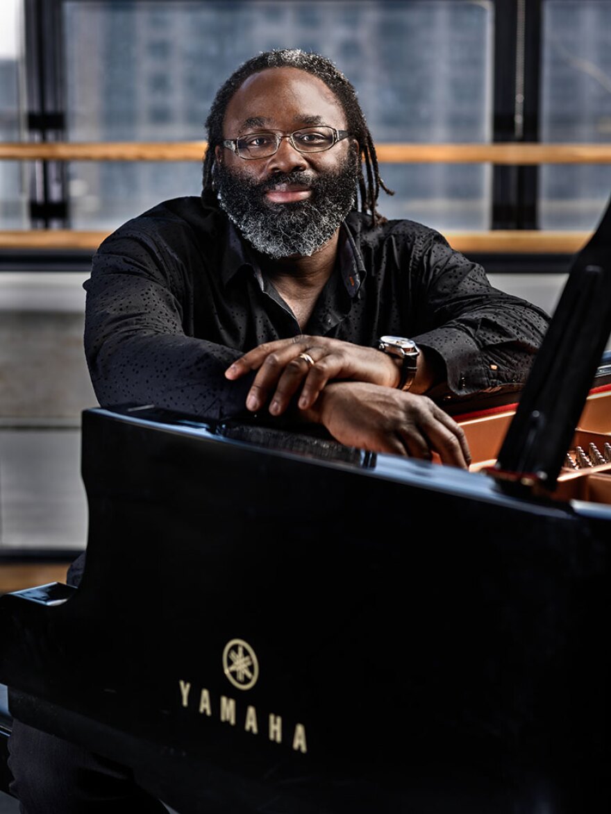 Awadagin Pratt sits at the piano.