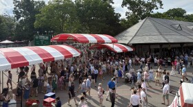 Fans flocking to Saratoga Race Course