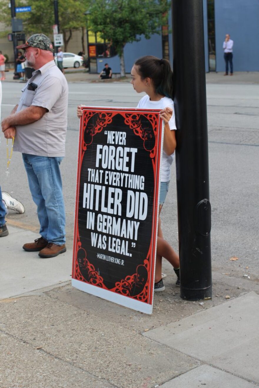 LG-PROTESTOR.jpg