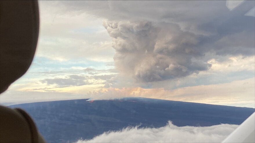 Northeast rift zone eruption of Maunaloa.