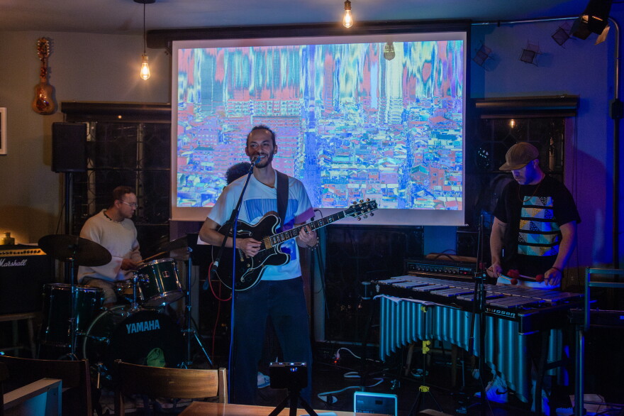 Aquiestoy performing in Colombia in August.
