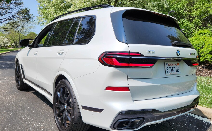 2023 BMW X7 M60i rear side