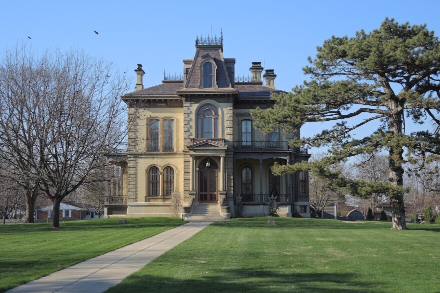 Picture of the David Davis Mansion