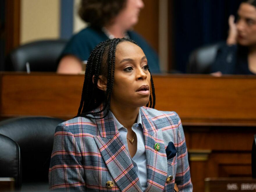 FDA move to ban formaldehyde in hair straighteners called too little