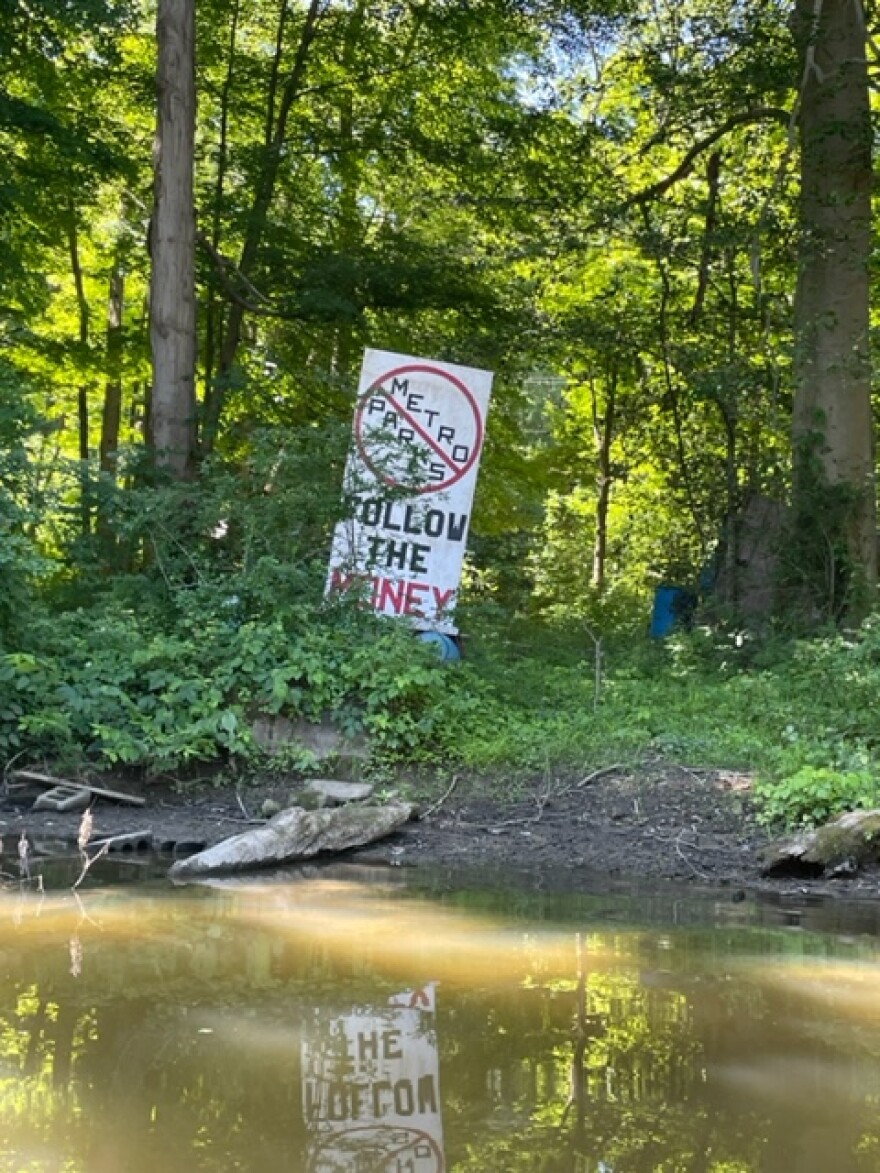 One of the signs paddlers see on the stretch between Trumbull County metroparks on the Mahoning River. They were placed there by residents opposed to the MetroParks’ decision to demolish the Leavittsburg dam.