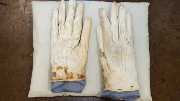 The gloves once were envisioned to be part of the permanent collection at Abraham Lincoln’s presidential museum in Springfield. But they instead were auctioned for $1.5 million to a mystery bidder amid concerns the public might never see them again.