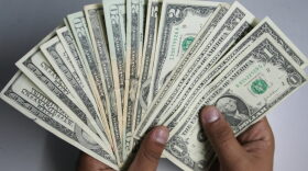 Many Americans can't rely on savings alone during times of crisis. ()