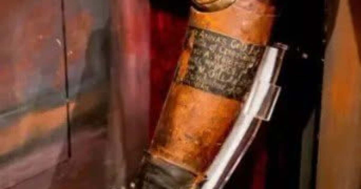 Santa Anna's prosthetic leg going back on display at Springfield museum