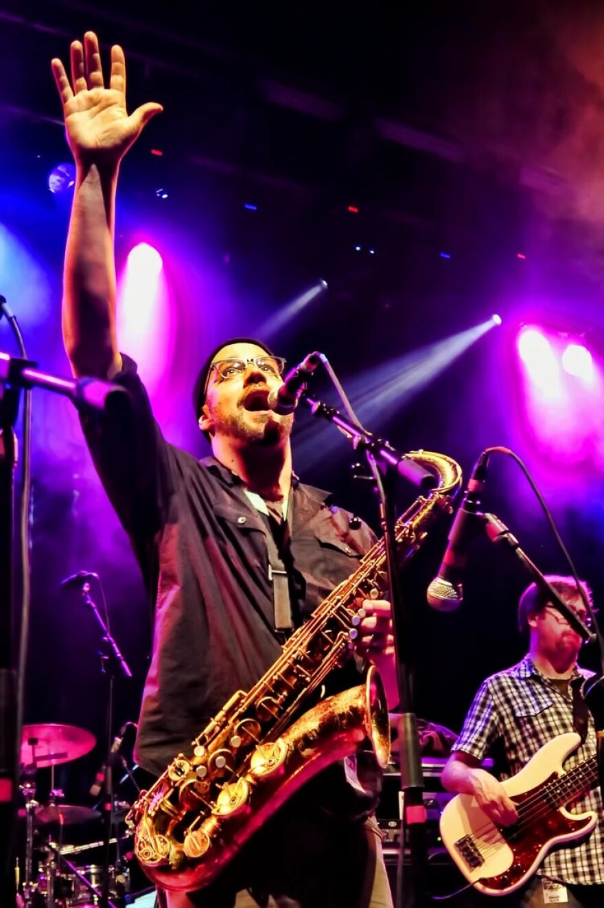 Euforquestra performing live 