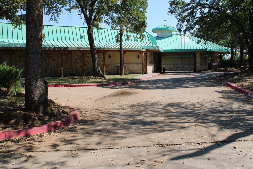 Sneaky Pete’s was a waterfront bar, restaurant and event venue along the south shoreline of Lewisville Lake.