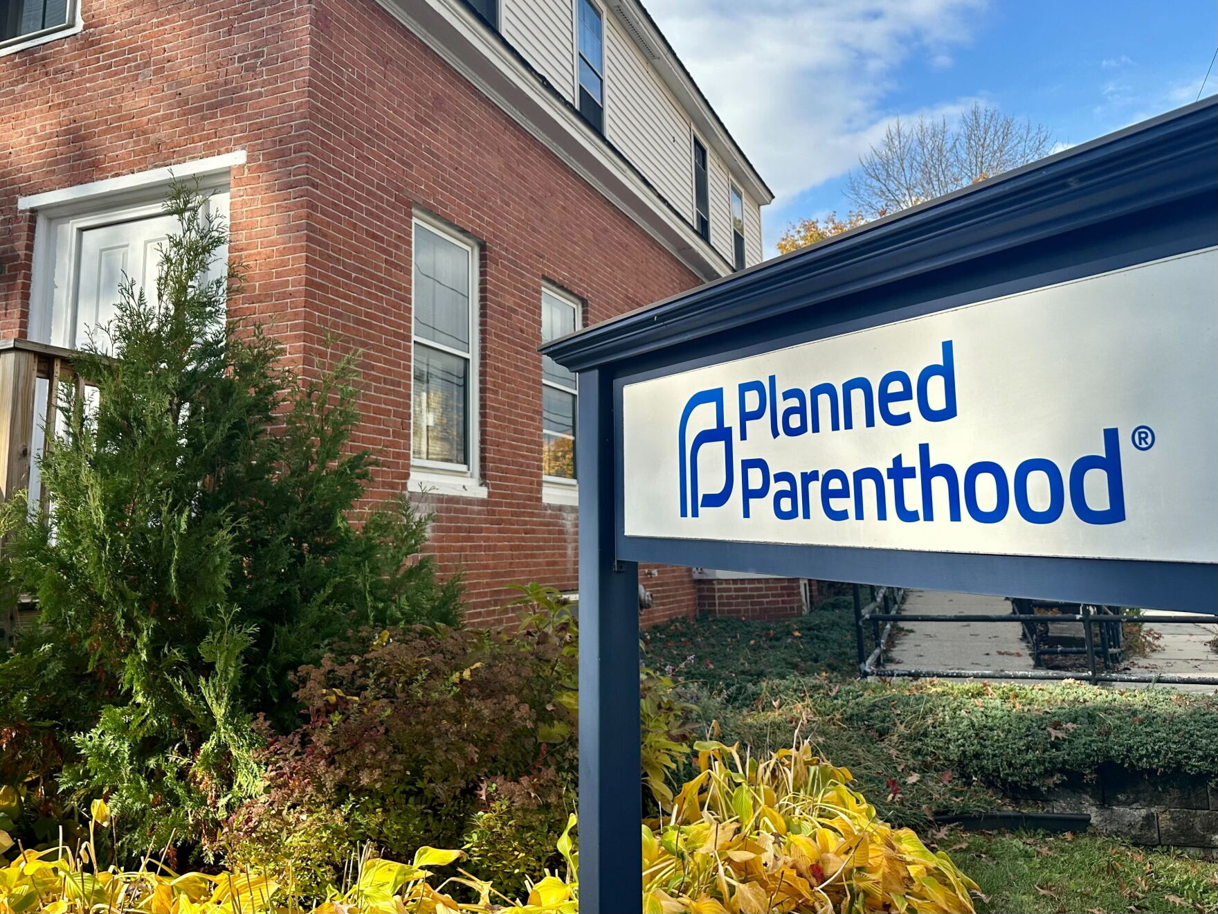 Planned Parenthood says Trump officials froze family planning funding ...