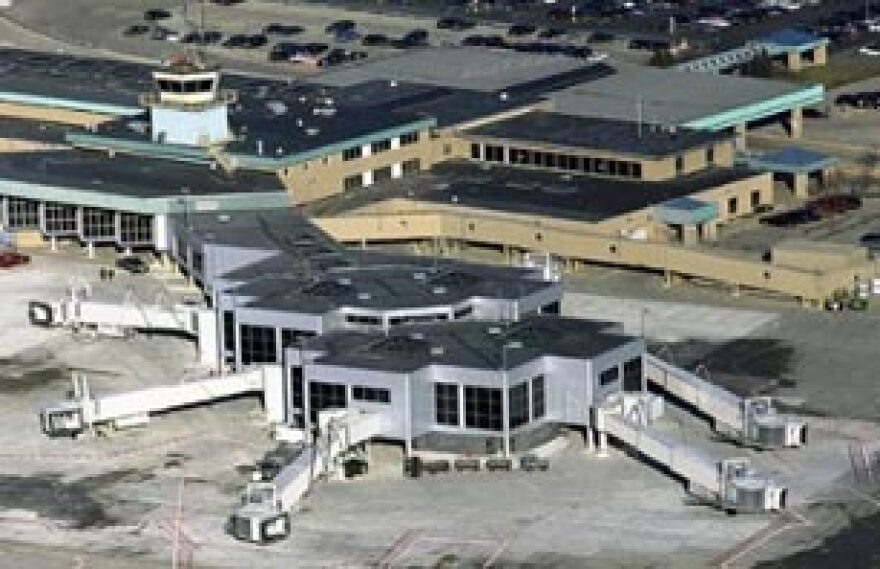 Passengers OK when plane slides off Green Bay airport runway WNMUFM