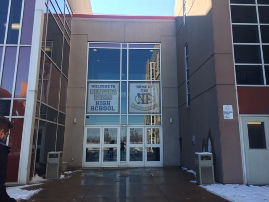 The front entrance of Niagara Falls High School