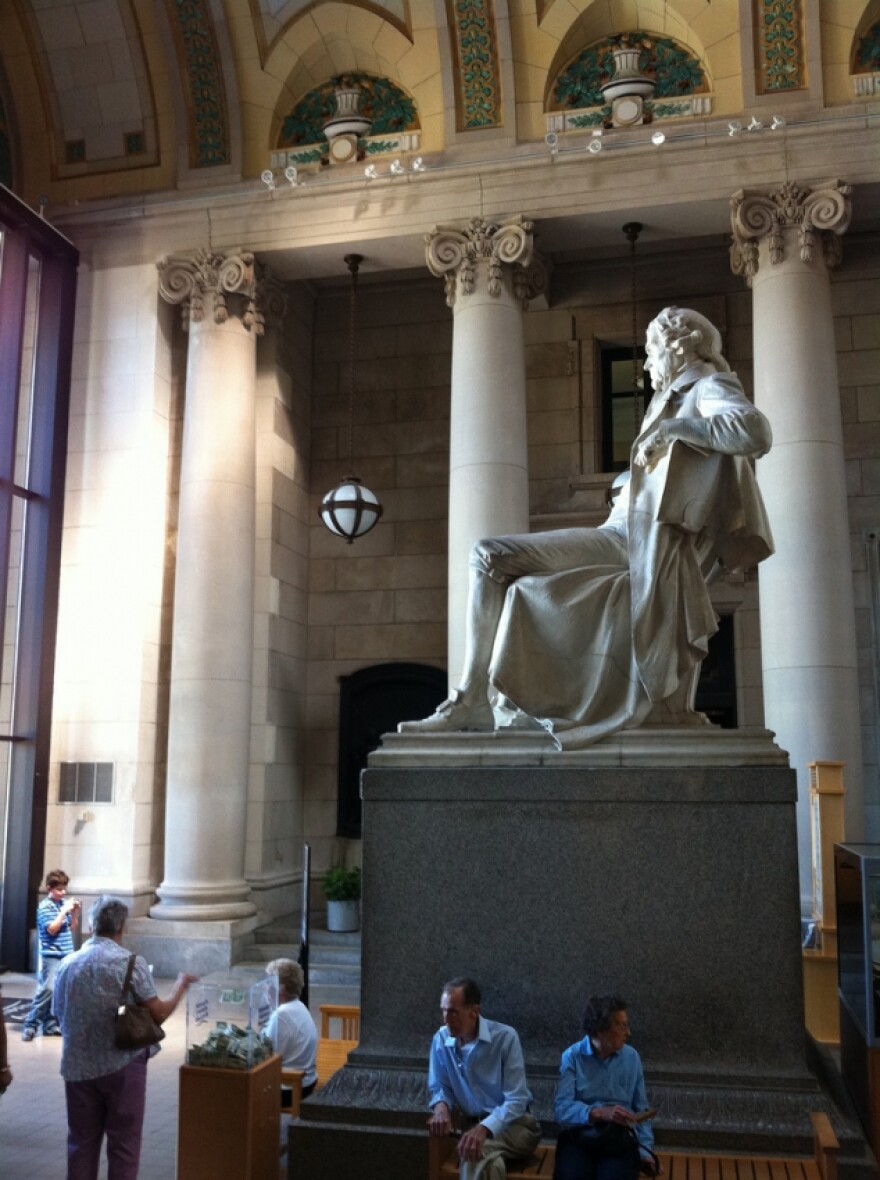 the jefferson statue in the Missouri History Museum