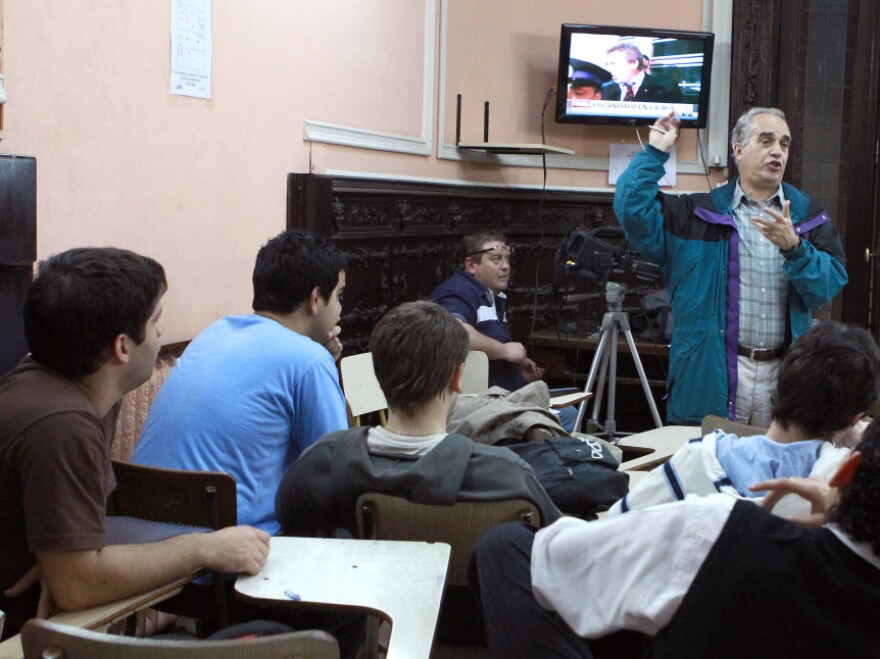 Roberto Bermudez, a longtime teacher at the Superior School of Sports Journalism in Buenos Aires, lectures students on the intricacies of covering Argentina's soccer league. There are a dozen or so such schools in Buenos Aires alone.