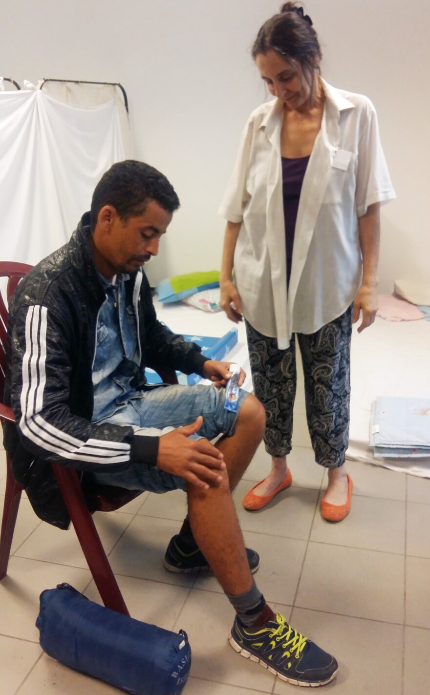 Doctors volunteer their time treating migrants and refugees who've crowded into Budapest's train station.