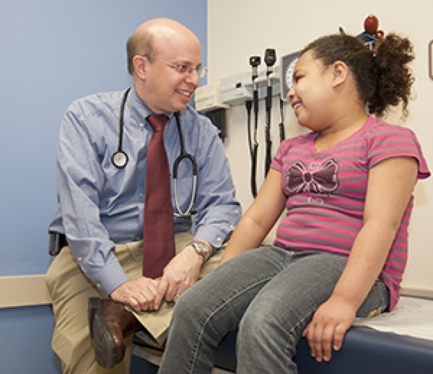 Dr. Leonard Bacharier, a Washington University pediatrician and asthma expert, consults with a patient at St. Louis Children's Hospital.