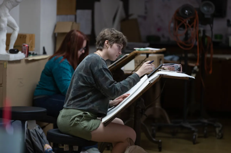 Students learn figure drawing on Sept. 8, 2026, with Jacquelyn Knapp, professor of art and coordinator of the art department at the University of Science and Art of Oklahoma.