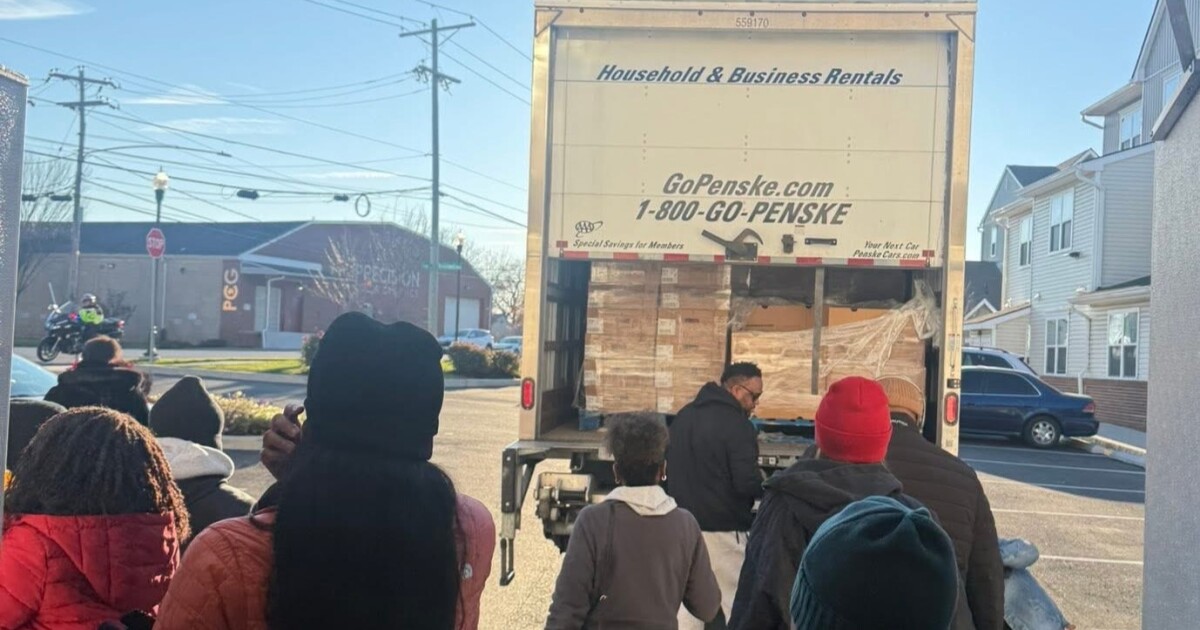 Wilmington City Council brings 2,500 turkeys to local seniors, familiars