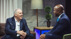 Garry Kasparov (left) talks with Maurice Ashley at the St. Louis Rapid & Blitz in 2017.
