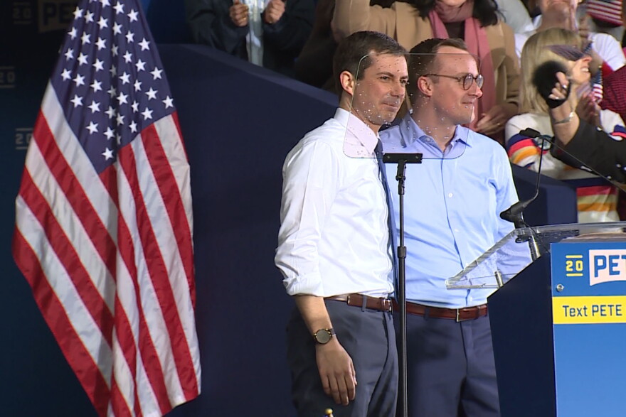 Democratic presidential candidate Pete Buttigieg and husband Chasten Glezman Buttigieg