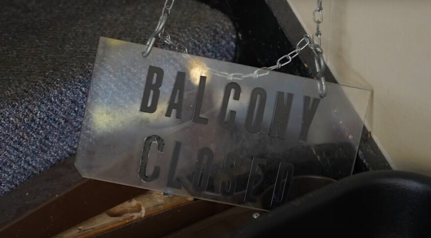 Balcony closed sign