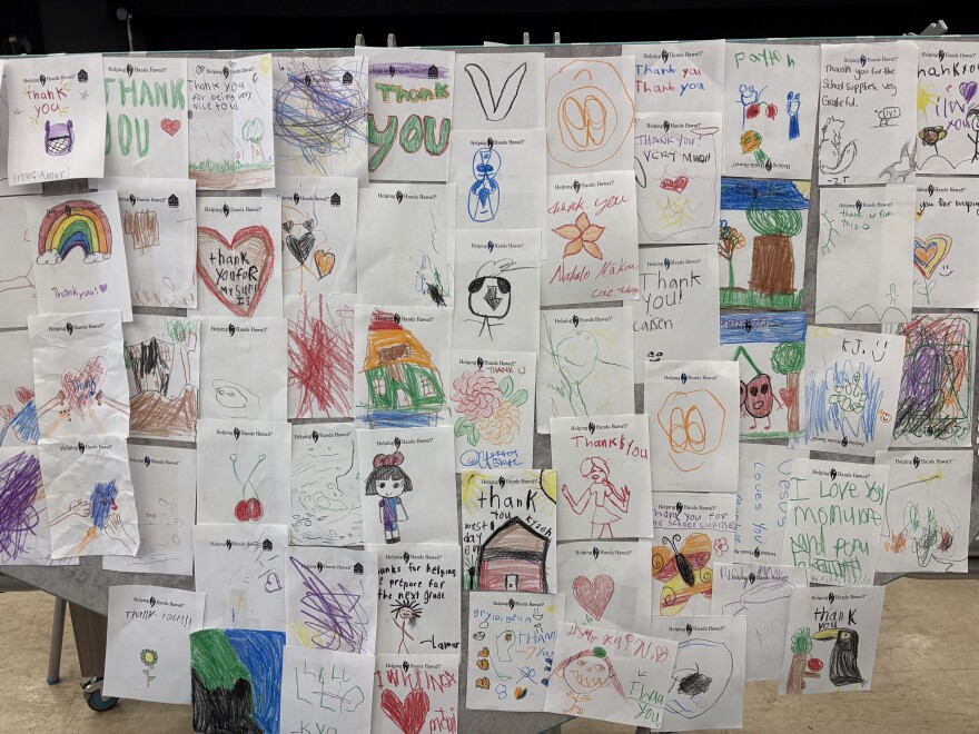 Thank-you notes at Kapolei High School distribution event for Ready to Learn.