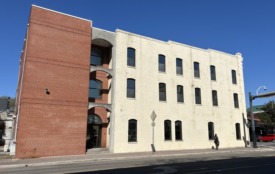 The Gainesville and Alachua County Transportation Planning Organization coordinates transportation planning. One of its advisory committees includes a bicycle and pedestrian advisory board.