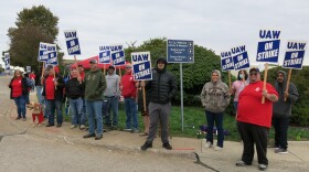 striking UAW members outside the Deere Cylinder Works in Moline, on Thursday 10/14/21
