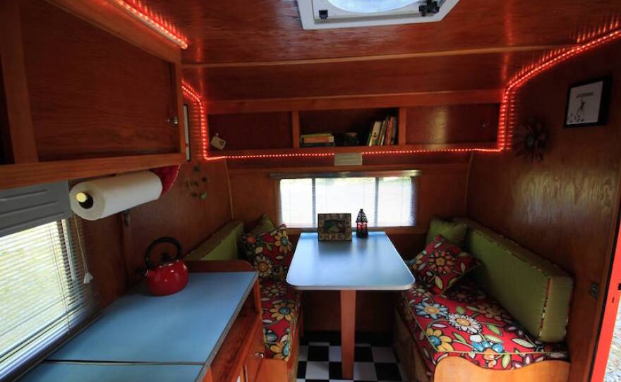 Interior-tiny-home-Courtesy-Shari-Galiardi-20151118_0.jpg