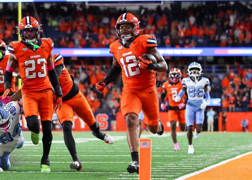 Syracuse wide receiver Justus Ross-Simmons (12, Orange) runs to the end zone against UNC in 2025.