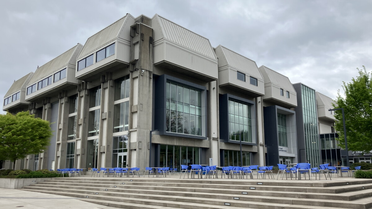 Judge orders Lane Community College to reverse campus ban against student