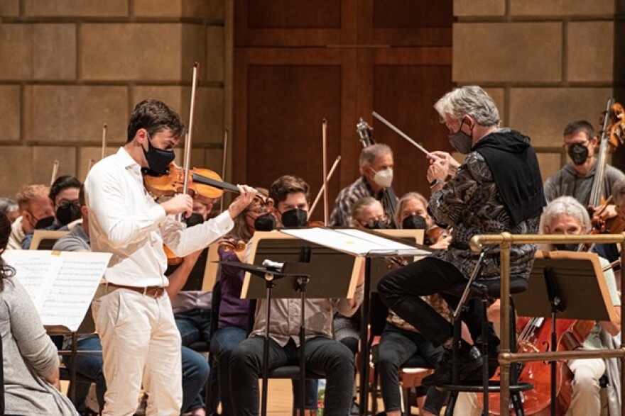 Violin soloist Benjamin Beilman, conductor Andreas Delfs, and the Rochester Philharmonic Orchestra rehearse Jennifer Higdon's Violin Concerto on Sept. 22, 2021.