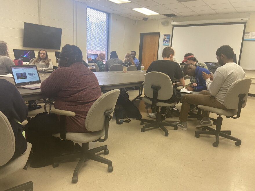 In small groups, student journalists try to find their consensus candidate. 