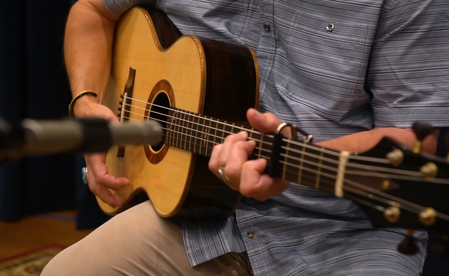 Parry Lamont performing live in WNIJ's Studio A