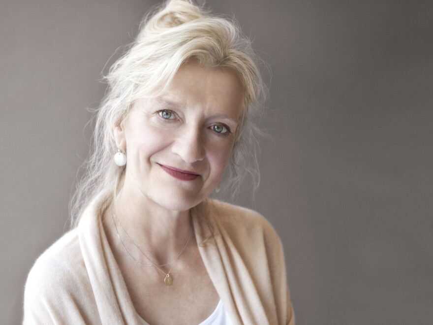 In 2009, Elizabeth Strout won a Pulitzer Prize for <em>Olive Kitteridge</em>, a collection of interconnected stories.