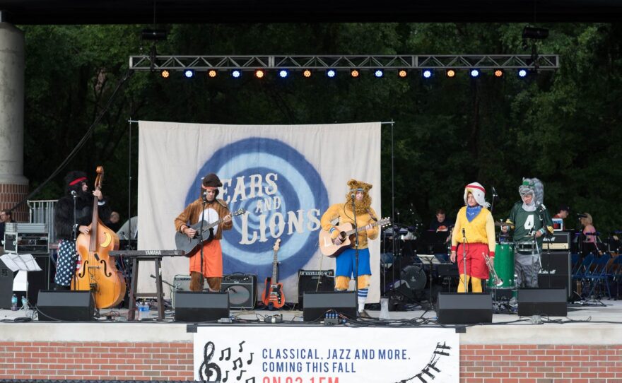 The show started at 7 p.m. with the first band, Bears and Lions, a eclectic performance group catering to children with a mix of rock and folk tunes.