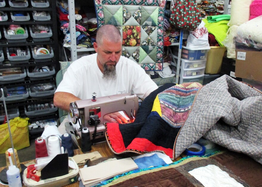 inmates sew personalized quilts