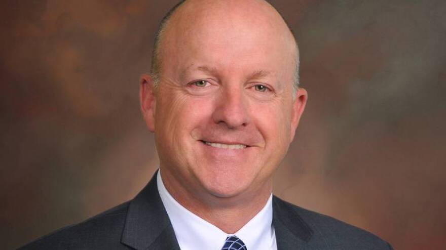 Bryan Johnson replaces Tim Cantwell as director of MidAmerica St. Louis Airport.