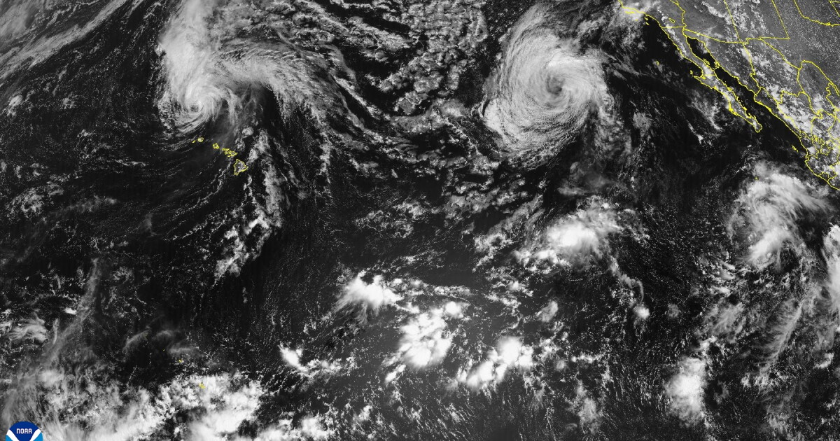 Storm updates: Hurricane Lowell continues north past Kauaʻi County