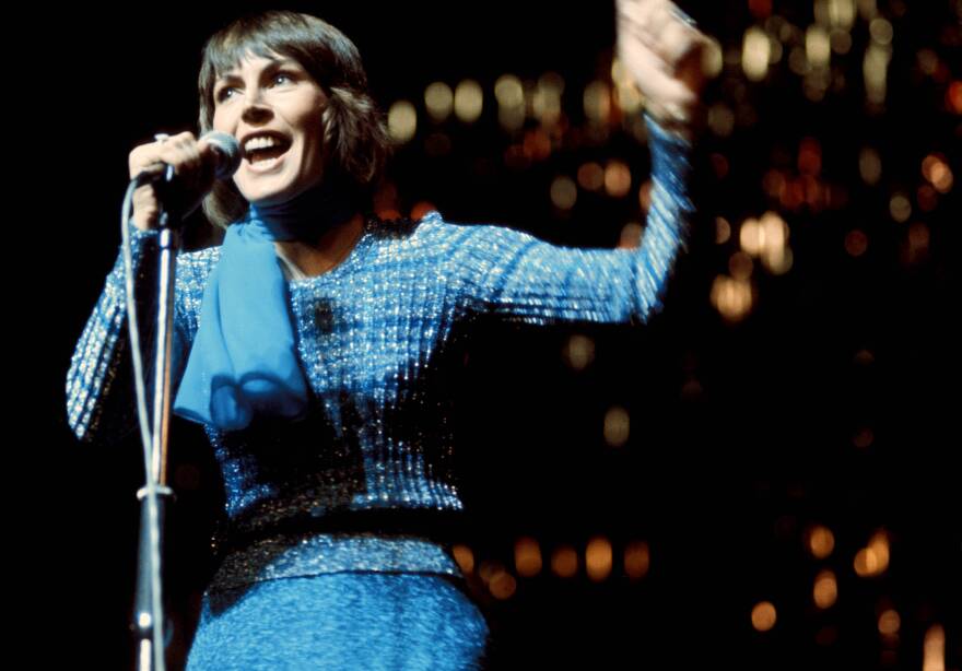 "I Am Woman" singer Helen Reddy performs in 1970.