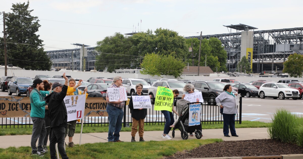 Speedway one of numerous statewide locations people rallied against ICE in Indiana