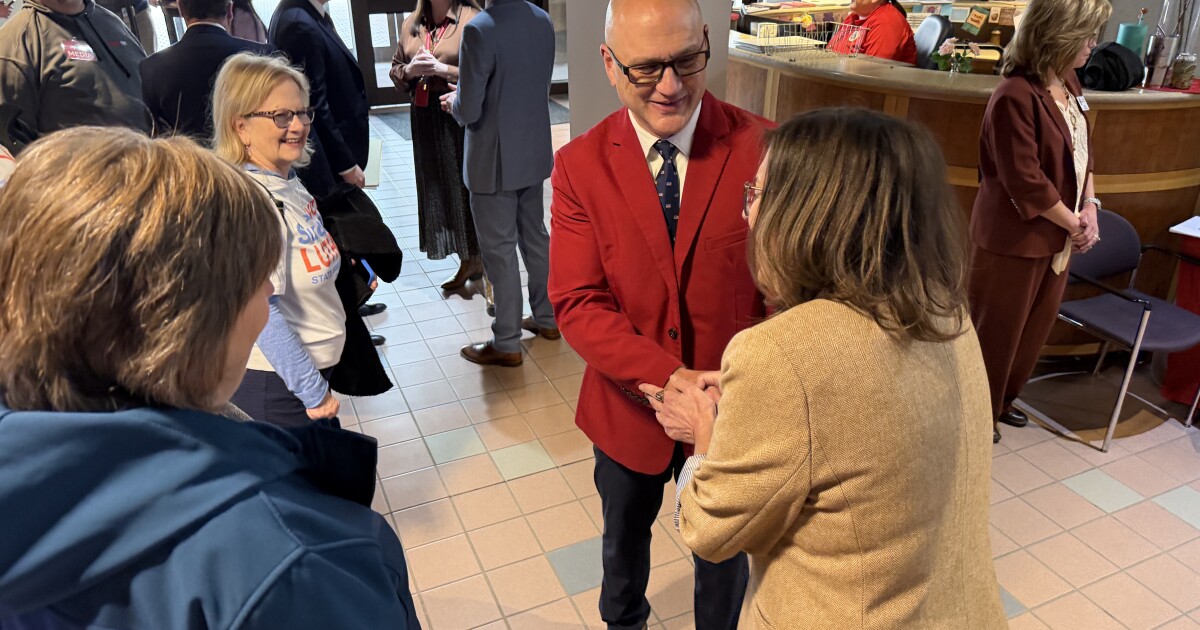 With congressional map in limbo, Missouri candidates flock to file for 2026 election