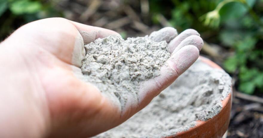 Iowa farmers apply between 100,000 and 200,000 tons of urea to their fields every year. (Adobe Stock)