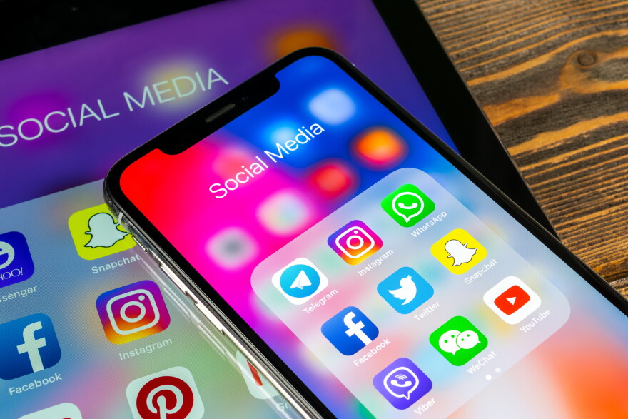 Apple iPad and iPhone X with icons of social media facebook, instagram, twitter, snapchat application on screen. Social media icons. Social network. Social media